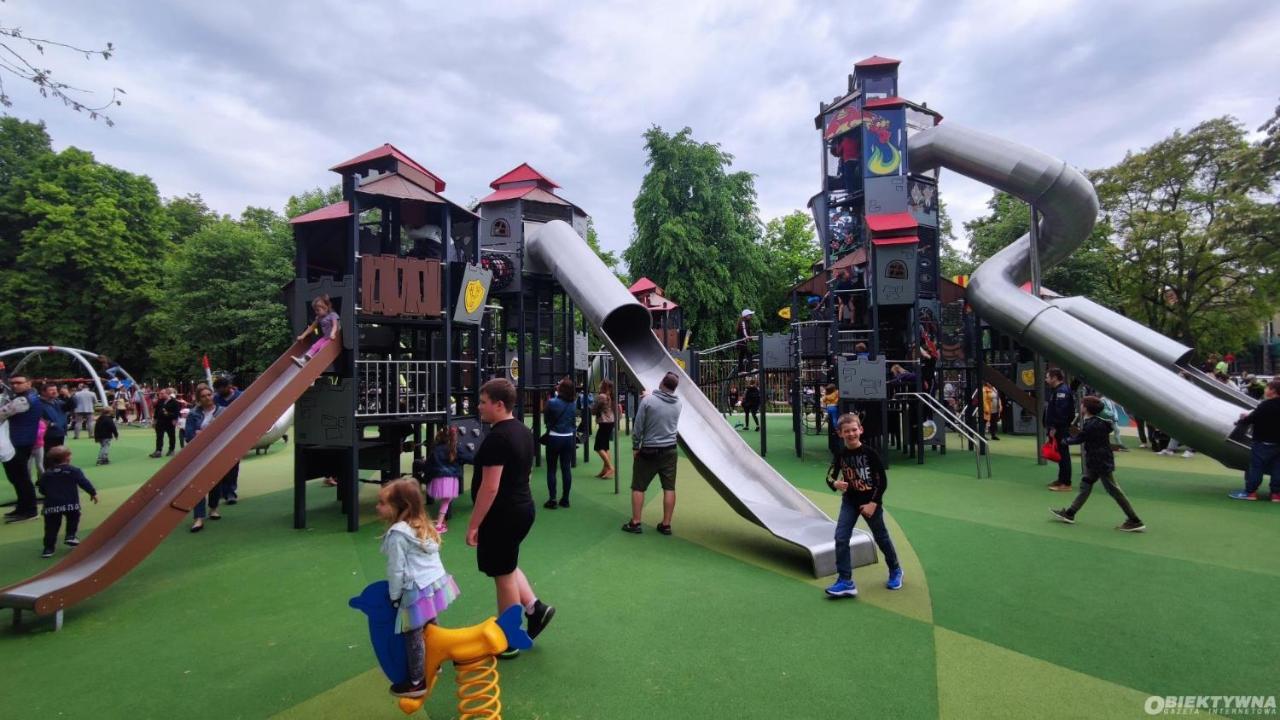Juna - Nowoczesny Apartament W Centrum Z Widokiem Na Park 프루츠코프 외부 사진